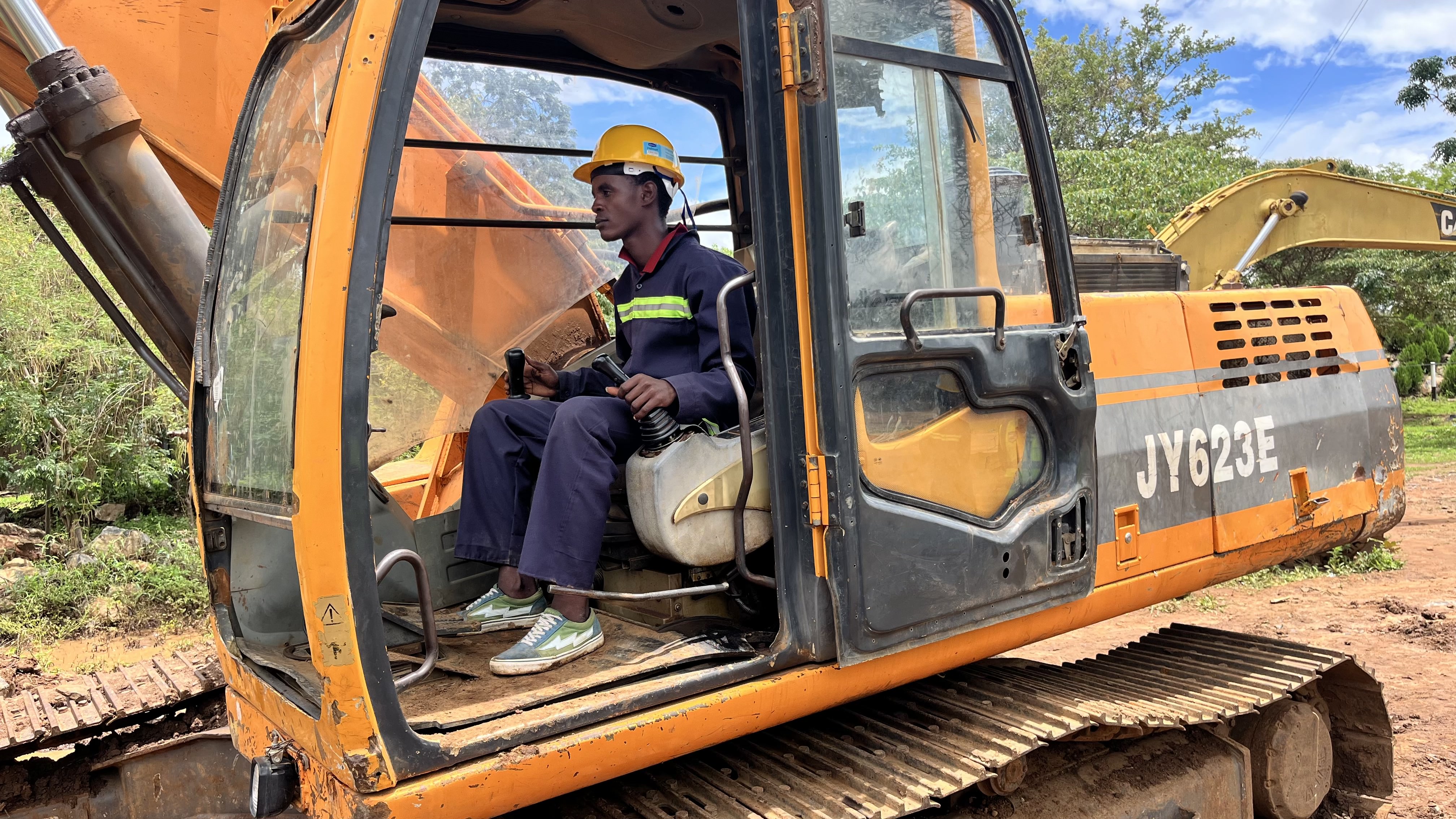 Excavator operation | Lion Cats